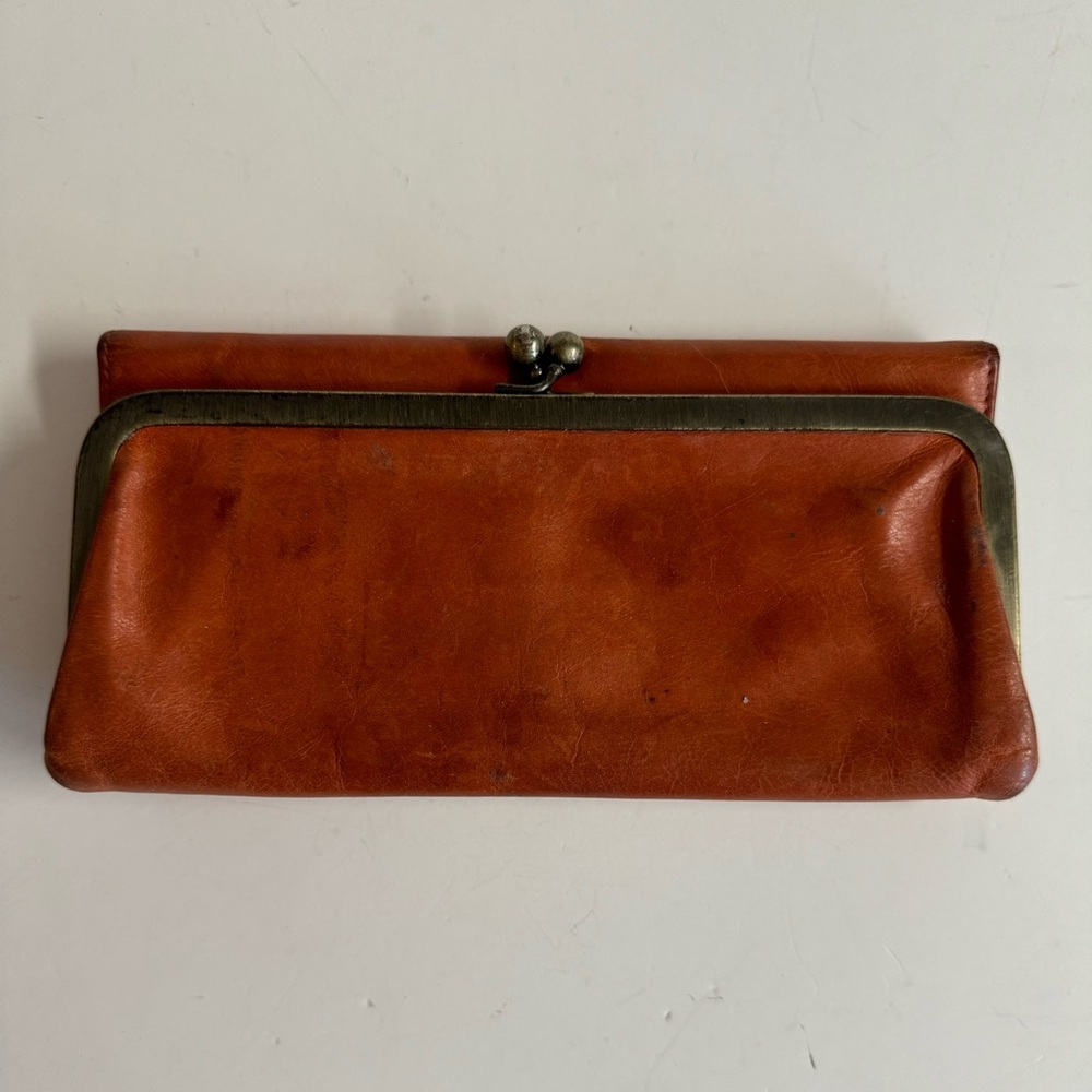 Vtg. Hobo orange billfold leather wallet with kiss and magnetic closures. - Picture 2 of 11